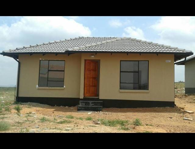 2 BEDROOM HOUSE FOR SALE IN LUFHERENG